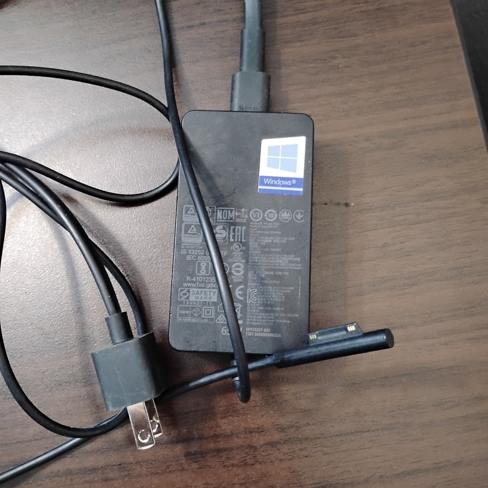 Black Windows Charger Microsoft 1706 Original